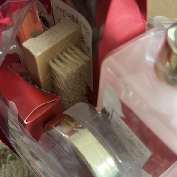 Brand new happy holidays 8 pc Ramper Set - Picture 4 of 4